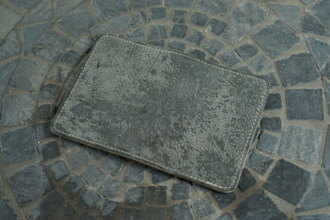 Warden - Blue Grey Giraffe & Natural CXL Horsehide (Natural Thread) Bifold